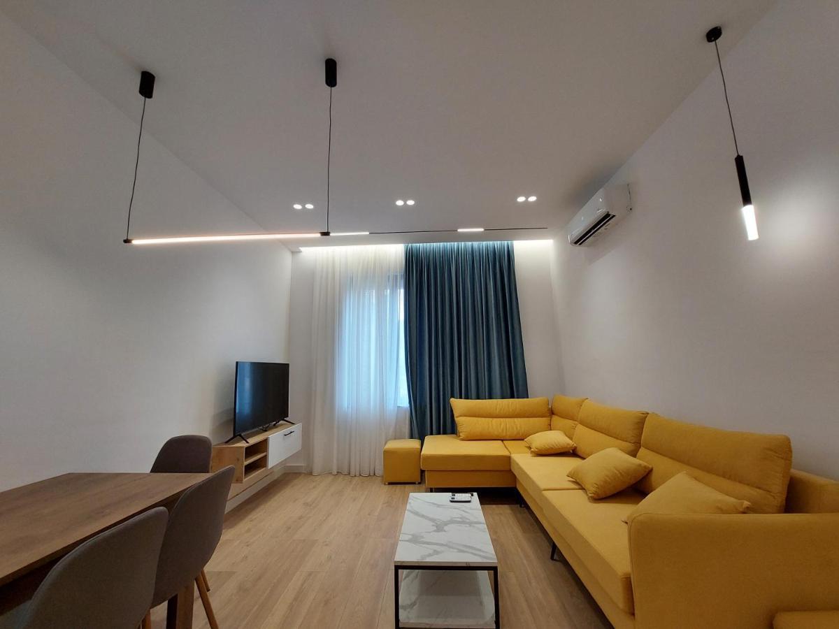 Luxury Apartments Blloku Tirana Exteriör bild