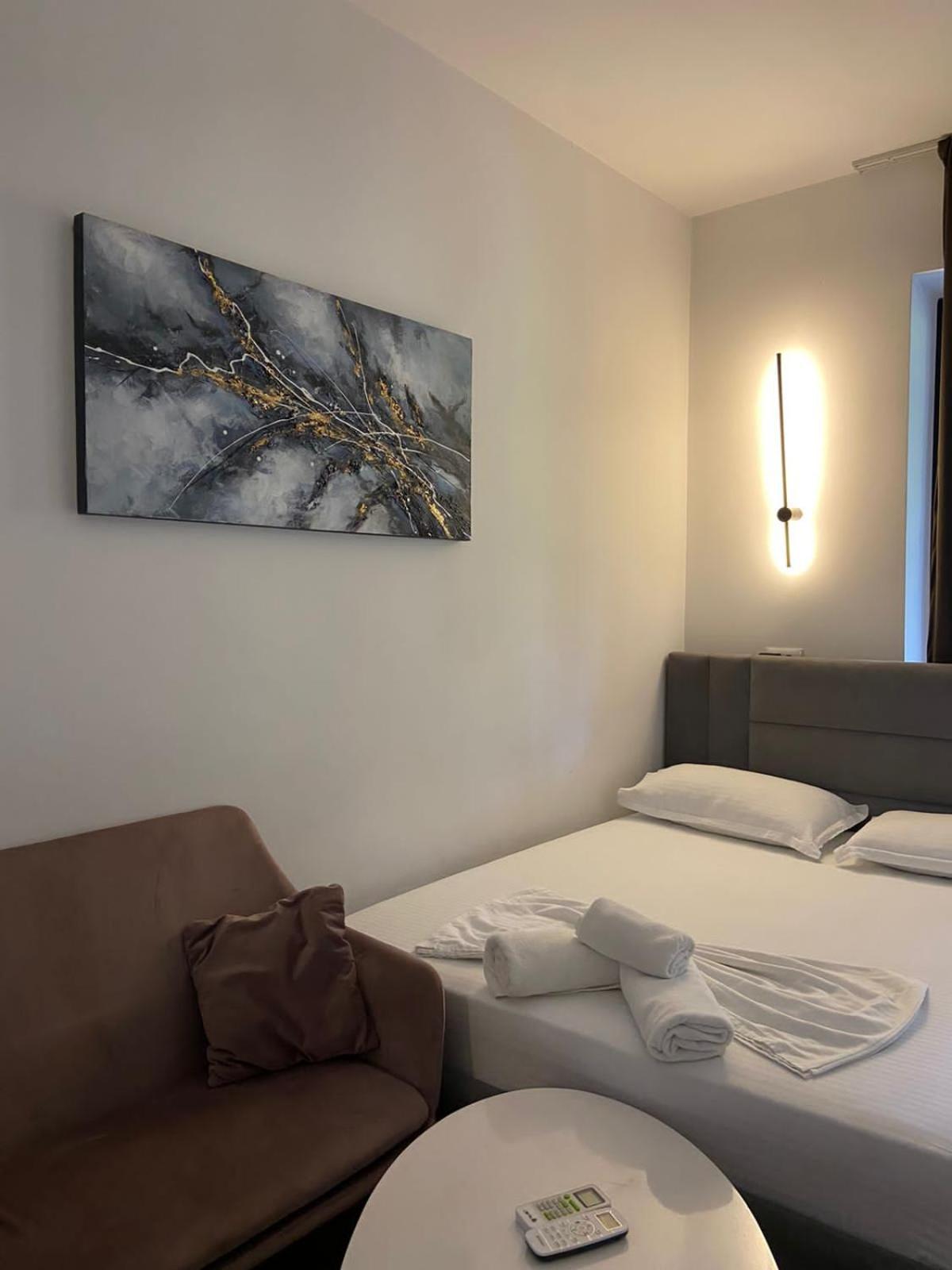 Luxury Apartments Blloku Tirana Exteriör bild